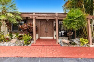 2627 Parkview Dr S in Hallandale Beach, FL - Building Photo - Building Photo