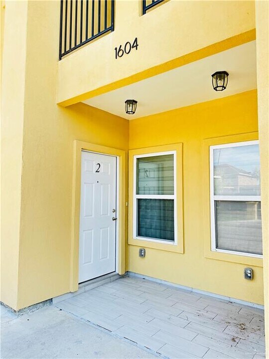 1604 W Omni Ave in Pharr, TX - Building Photo