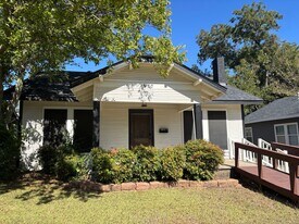 817 W Fischer St in Sherman, TX - Building Photo