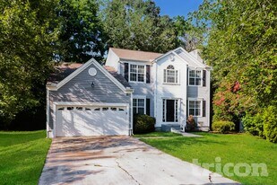 7019 Hunter Gln Dr in Charlotte, NC - Building Photo