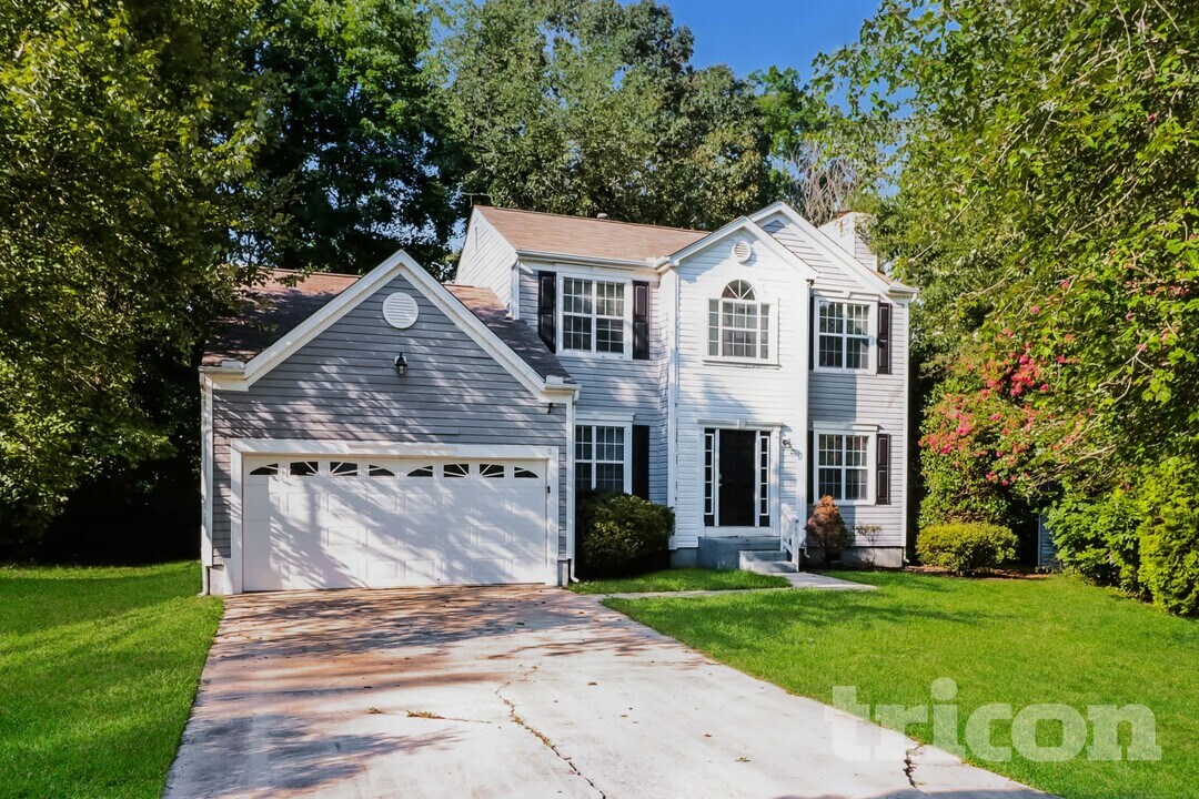 7019 Hunter Gln Dr in Charlotte, NC - Building Photo