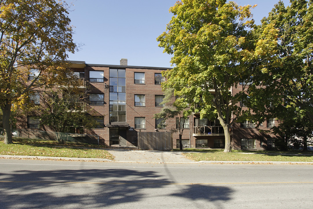 West End Manor in Toronto, ON - Building Photo