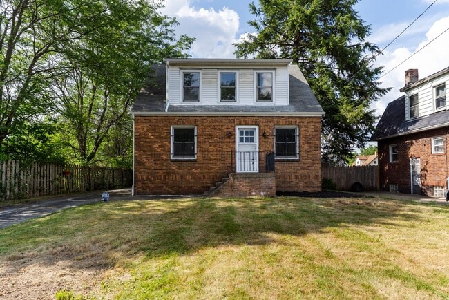 property at 1914 S Heights Ave