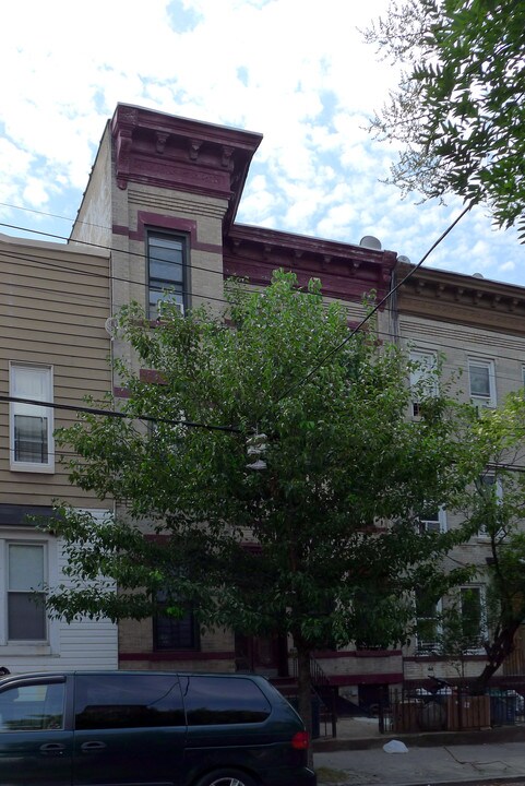 1734 Greene Ave in Flushing, NY - Foto de edificio