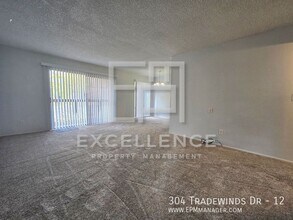 304 Tradewinds Dr in San Jose, CA - Foto de edificio - Building Photo