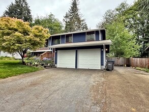 710 Parkway Ct NE in Bremerton, WA - Building Photo - Building Photo