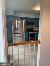 7303 Treetop Hill Ln in Springfield, VA - Foto de edificio - Building Photo