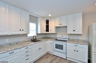 422 Brown Trail in Hopatcong, NJ - Building Photo - Building Photo