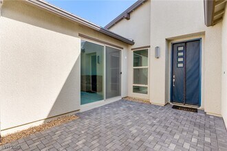 1985 Regal Bluff Dr in Henderson, NV - Building Photo - Building Photo
