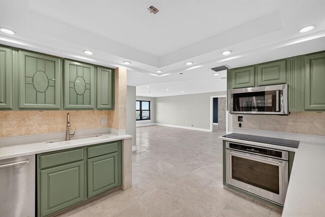 property at 3200 Port Royale Dr N