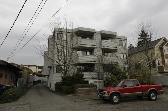 Vernon Apartments in Seattle, WA - Building Photo - Building Photo