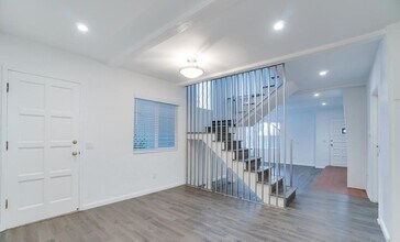 16-18 Reef St in Marina Del Rey, CA - Building Photo - Building Photo