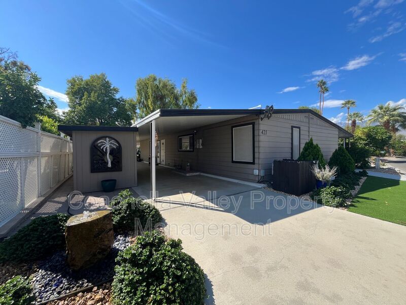 421 S Paseo Laredo in Cathedral City, CA - Building Photo