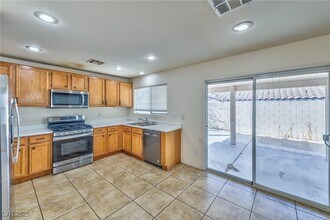 358 Silverado Pines Ave in Las Vegas, NV - Building Photo - Building Photo