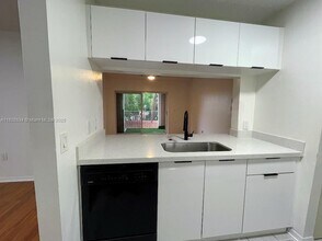 12124 St.Andrews Pl in Miramar, FL - Building Photo - Building Photo