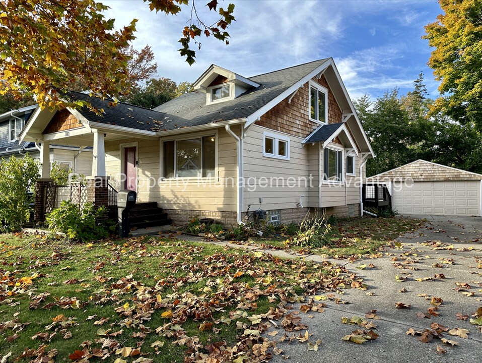 310 W Hazelhurst St in Ferndale, MI - Foto de edificio