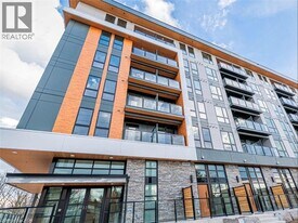 312 Erb St. W in Kitchener, ON - Building Photo