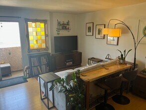 5031 Denny Ave, Unit 204 in Los Angeles, CA - Building Photo - Building Photo