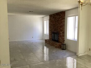 540 Fairway Dr in Palmdale, CA - Building Photo - Building Photo