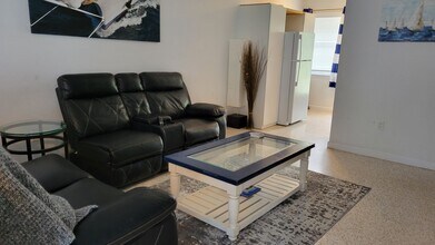 2141 Bay St in Sarasota, FL - Building Photo - Building Photo