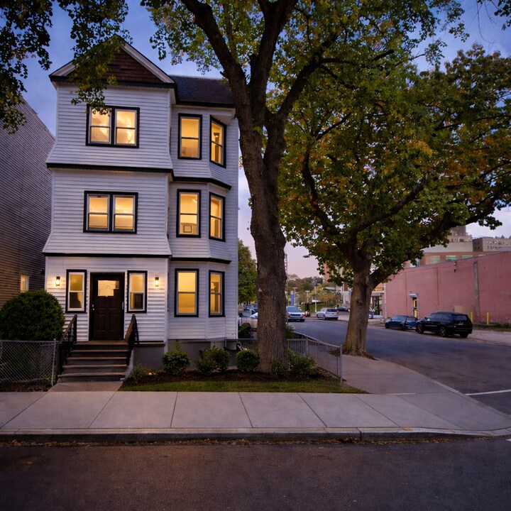 26 Linden Ave, Unit 2 in East Orange, NJ - Building Photo