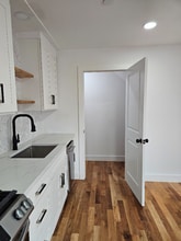 90 Shrewsbury Ave in Red Bank, NJ - Building Photo - Building Photo