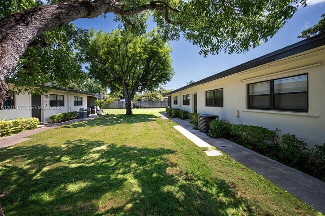 8732 SW 145th St in Palmetto Bay, FL - Building Photo - Building Photo