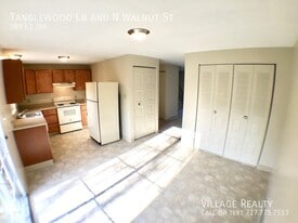 410 Tanglewood Ln in Dallastown, PA - Building Photo