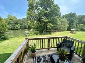 605 Lakeview Cove in Smithfield, VA - Building Photo