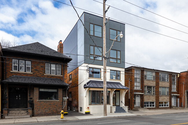 238 Jane St in Toronto, ON - Building Photo - Building Photo