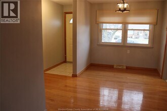 3820 Karen St in Windsor, ON - Building Photo - Building Photo
