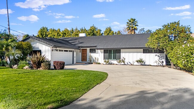 16517 Hartsook St in Encino, CA - Building Photo - Building Photo