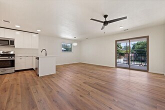 317 Mill St in San Marcos, TX - Building Photo - Building Photo