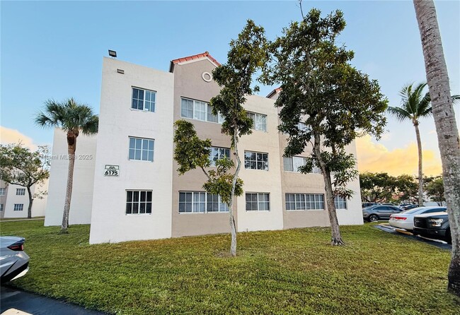 6175 NW 186th St in Hialeah, FL - Building Photo - Building Photo