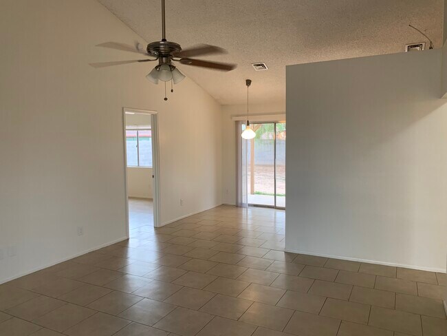 8620 W Charter Oak Rd in Peoria, AZ - Building Photo - Building Photo