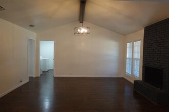 1831 Kensington Dr in Carrollton, TX - Building Photo - Building Photo