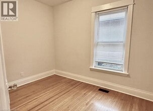 220 Maplewood Ave in Hamilton, ON - Building Photo - Building Photo