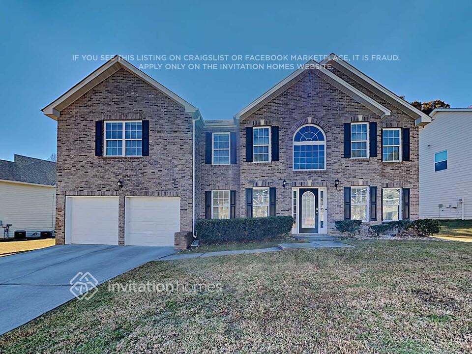 7364 Appaloosa Cove in Fairburn, GA - Building Photo