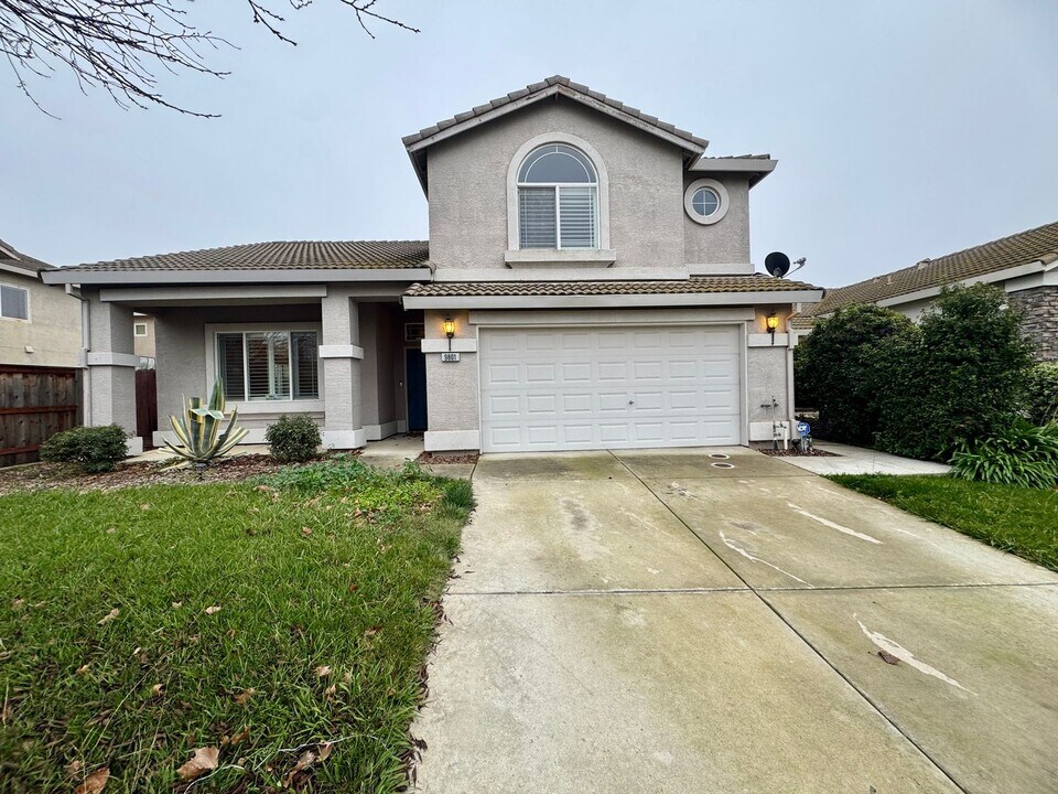 9801 Orino Ct in Elk Grove, CA - Building Photo