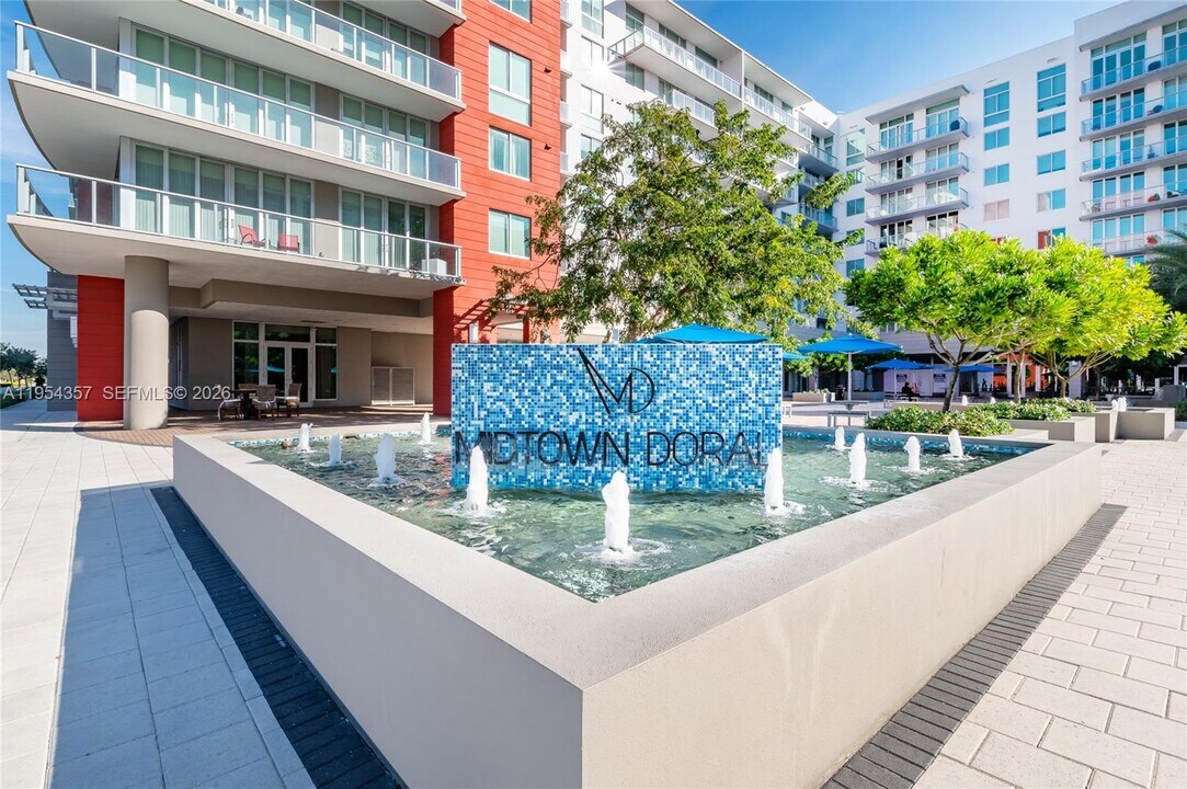 7875 NW 107th Ave in Doral, FL - Building Photo