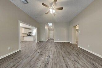 11606 Easterling Dr in Houston, TX - Building Photo - Building Photo