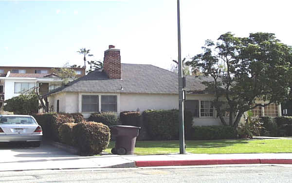 1226 Valley View Rd in Glendale, CA - Foto de edificio