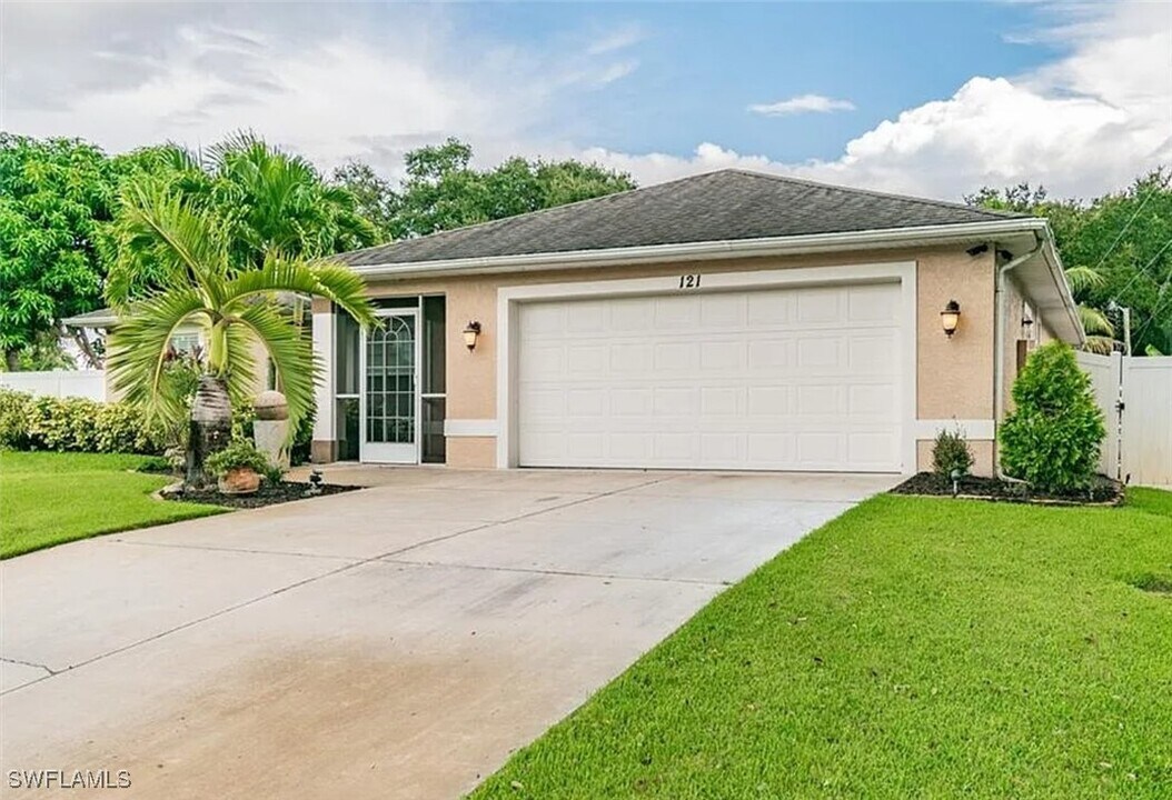 121 Ginger Rd in Venice, FL - Building Photo