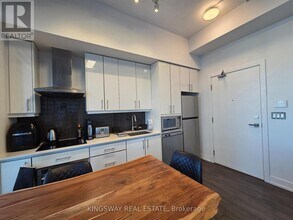 75 The Donway W in Toronto, ON - Building Photo - Building Photo