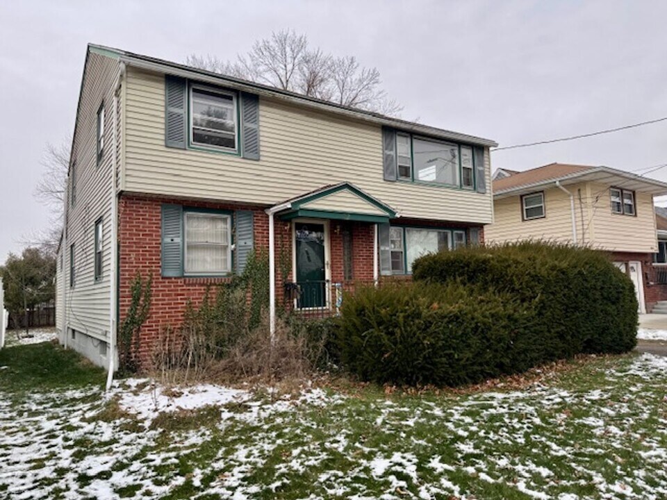 22 Adams Ave in Johnson City, NY - Building Photo