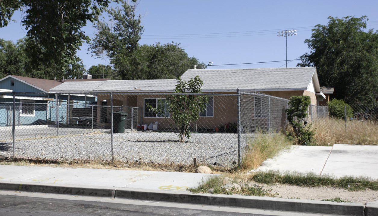 16833 Tracy St in Victorville, CA - Building Photo