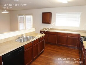 312 Broken Bow in Krum, TX - Building Photo - Building Photo