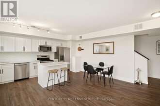 17 Centre St in Orangeville, ON - Building Photo - Building Photo