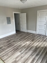 1403 5th Ave, Unit 3 in Beaver Falls, PA - Foto de edificio - Building Photo