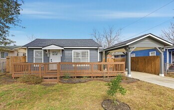 413 W Wright Blvd in Universal City, TX - Foto de edificio - Building Photo